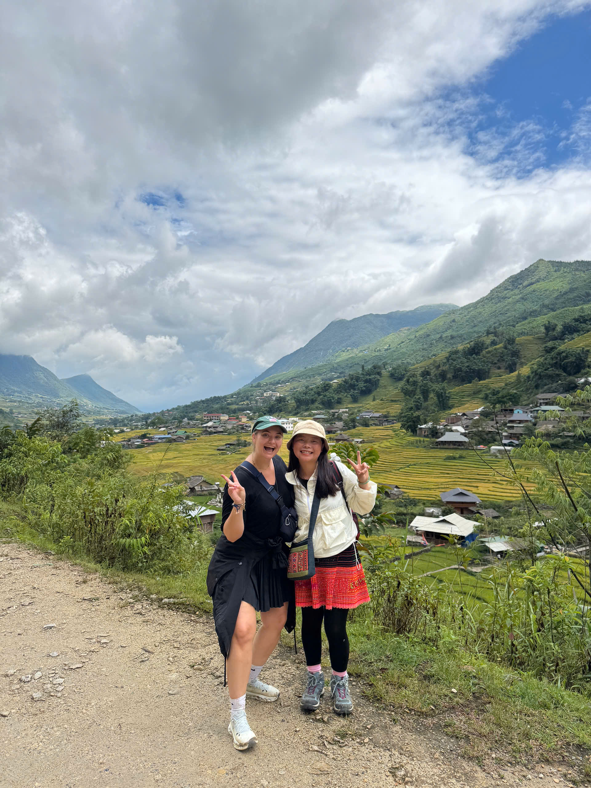 1-Day Private Tour from Sapa to Cat Cat Village, Silver Waterfall, Love Waterfall & Heaven’s Gate – Explore Nature and Culture